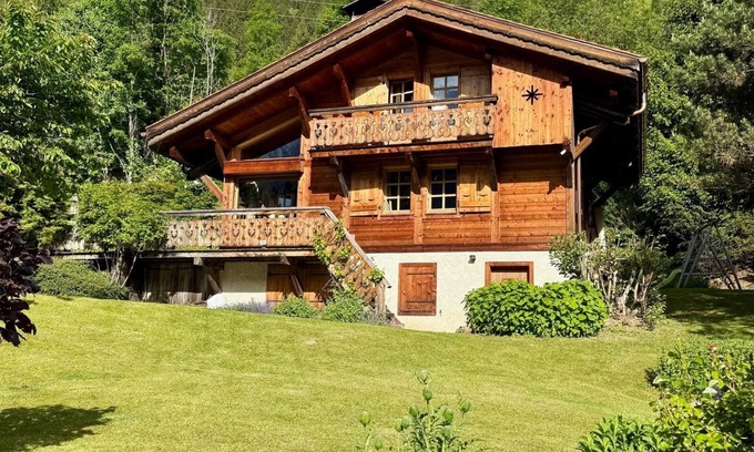Saint-Gervais-les-Bains Ski Chalet | Chalet facing the Mont-Blanc massif in Saint-Nicolas de Véroce
