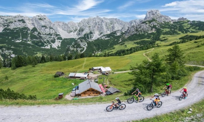 Annaberg im Lammertal Ski Chalet | Chalet in Annaberg-Lungotz with a community pool