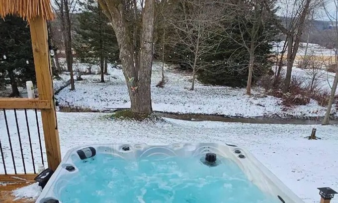The Blue Mountains Ski Chalet | CHALET IN BLUE MOUNTAIN WITH HOT TUB