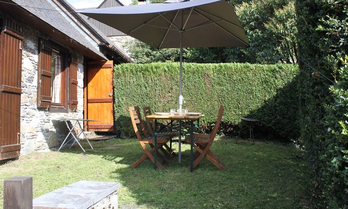 Esterre Ski Chalet | Chalet in Esterre / Luz Saint Sauveur, overlooking the valley, not overlooked.