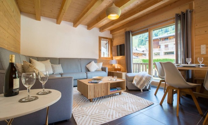 Morzine Ski Chalet | Chalet in Morzine Centre | 3 minute walk to Super Morzine Telecabin | Games Room