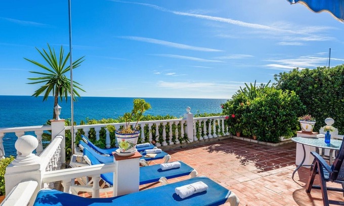 El Faro Villa | Chalet junto al mar. 2 Fuengirola by Ruralidays