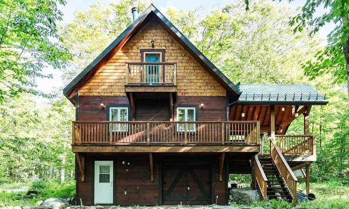 Les Pays-d'en-Haut Regional County Municipality Ski Chalet | Chalet Le Rustique; leschalets.com