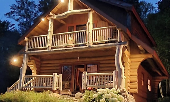 St-Adolphe-d'Howard Ski Chalet | Chalet le Pic-Bois | Spa, Modern Comfort