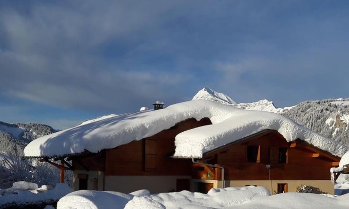 Notre-Dame-de-Bellecombe Ski Chalet | Chalet Le Wapiti, aux pieds des pistes, à 200m du village