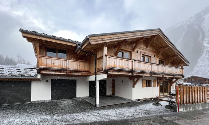 Vallorcine Ski Chalet | Chalet L'Oursonne - New, nature & luxury