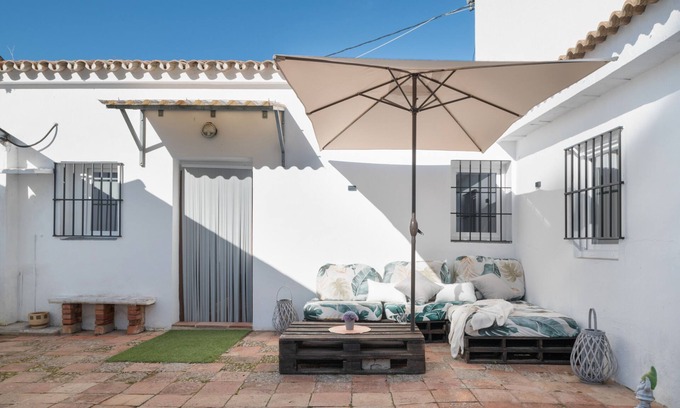 Montecorto Ski Chalet | Chalet 'La Acequia' with Shared Terrace