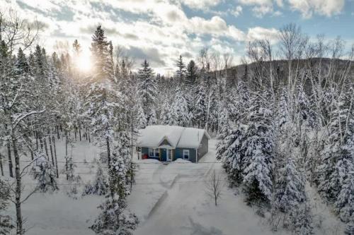 Notre-Dame-de-la-Merci Ski Chalet | Chalet La Chouette with Private Spa Access to Ouareau Forest