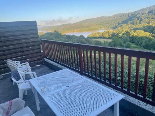 La Salvetat-sur-Agout Apartment | Chalet lac de la Raviege vue lac
