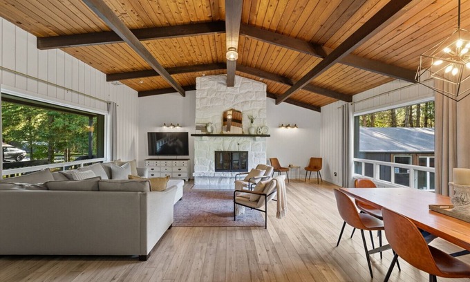 Mont-Tremblant Apartment | Chalet Le Benjamin 4BDR - Pool - Jacuzzi