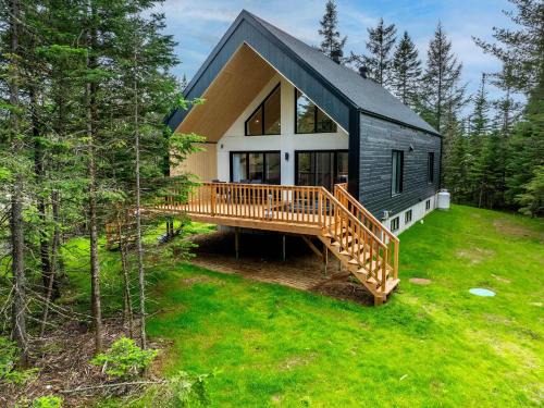 Shannon Ski Chalet | Chalet Le Mysa Spa & Great Comfort