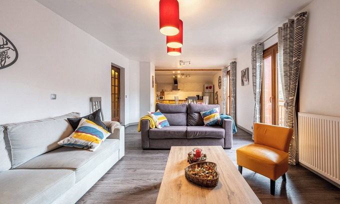 Valloire Ski Chalet | Chalet 'Les Églantiers' with Mountain View, Private Garden and Wi-Fi