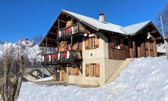 Villard-Reculas Ski Chalet | Chalet 'Mariouchka' with Mountain View, Private Terrace and Wi-Fi