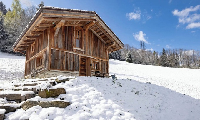 Combloux Ski Chalet | Chalet 'Mazot Des Aravis' with Mountain View, Private Terrace and Private Garden