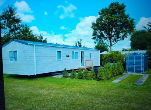 Kropswolde Apartment | Chalet Meerwijck mit Terrasse am Wasser und Meer mit Schwimmbad
