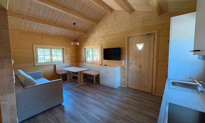 Stockach House | Chalet 'Morgentau' with Private Terrace and Wi-Fi