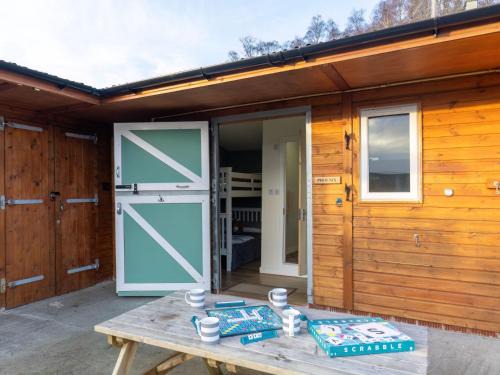 East Lewiston Ski Chalet | Chalet Phoenix Stable by Interhome