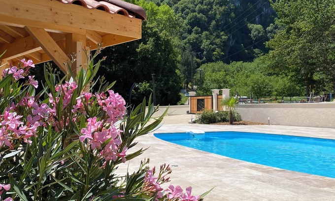 Saint-Gervais Ski Chalet | Chalet "pied aigu" At the foot of the Vercors, mountains and hiking. Pets allowed