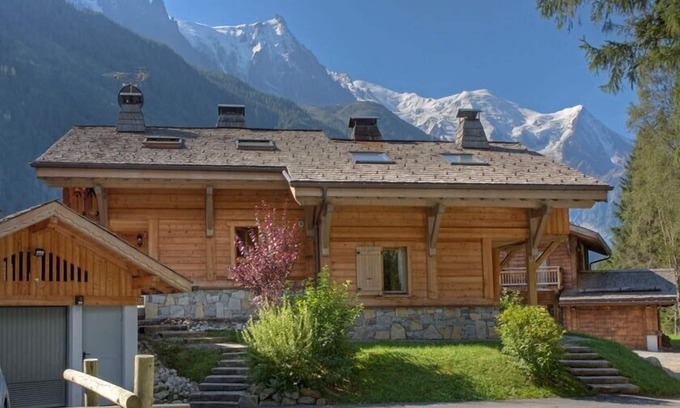 Les Praz-de-Chamonix Ski Chalet | Chalet Rimaye - 4 bedroom chalet close to Flegere cable car and Chamonix golf