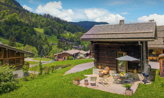 La Clusaz Ski Chalet | Chalet Sideflip - cosy stay for 4 with wonderful views - OVO Network