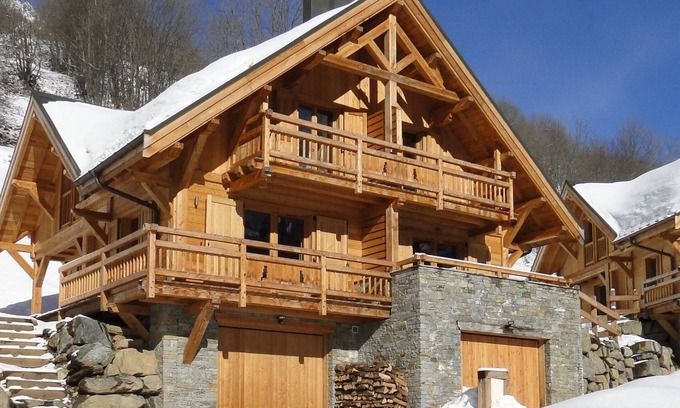 Vaujany Ski Chalet | Chalet Skidh* . Ideal location. Vaujany Alpe d'Huez. skiing mountain biking