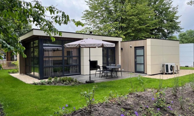 Velsen-Zuid House | Chalet with 2 bedrooms and a terrace