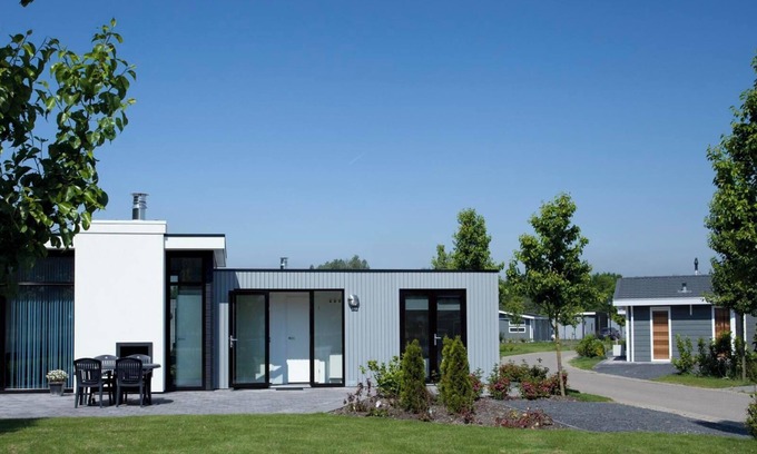 Velsen-Zuid House | Chalet with 2 bedrooms and a terrace