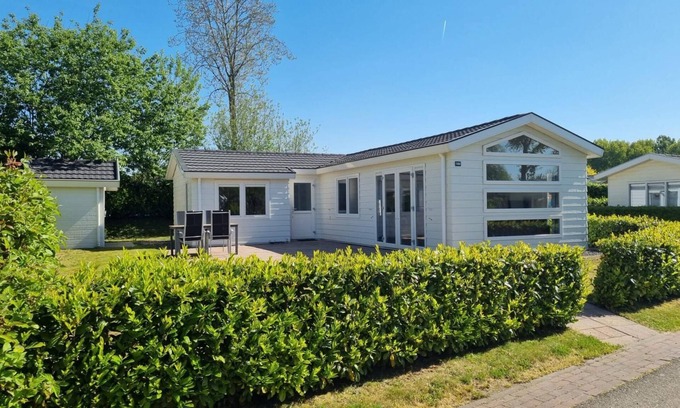 Velsen-Zuid House | Chalet with 2 bedrooms and a terrace