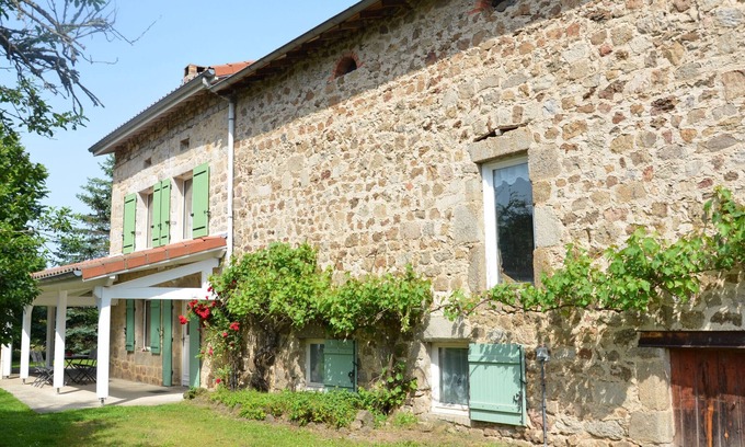 Saint-Pal-De-Mons Cottage | Chaleureuse ferme rénovée avec jardin clos, près de Lyon et St Etienne, idéale pour familles et télétravail