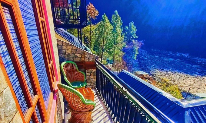 Kasol Hotel | Chalo Challal Hotel & Cafe