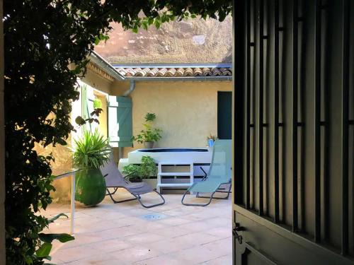 Faubourg House | Chambre avec salle de bain privative