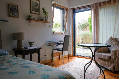 Quartier Francisco-Ferrer - Landry - Bourgeois - Poterie House | Chambre avec terrasse Chez Anne