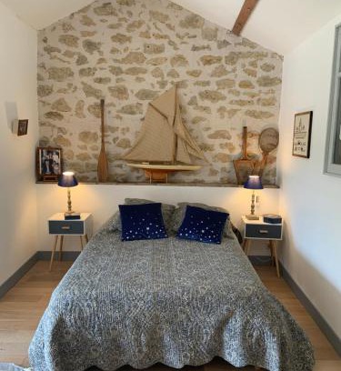 Roquemaure House | Chambre chez l'habitant dans MAS provençal avec piscine partagée en saison