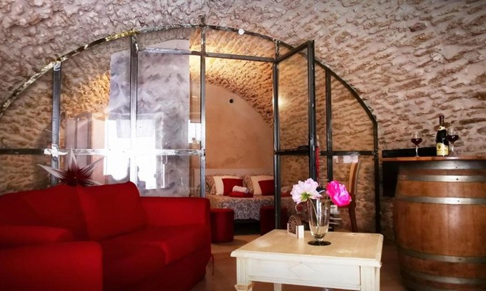 Chateauneuf-du-Pape House | Chambre d hote de charme avec plein d authenticité du 13 ème siècle