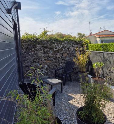 Bouguenais Bed & Breakfast | Chambre indépendante avec terrasse extérieure proche aéroport et Nantes centre