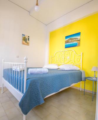 Ialyssos Apartment | CHAMBRE JAUNE