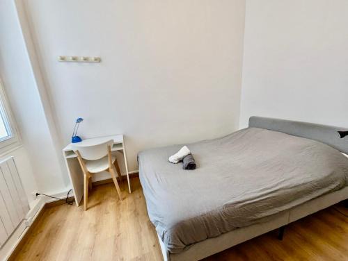 Quartier Hyper-Centre Apartment | Chambre Montagne en Hyper Centre - Calme & Wifi