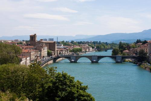 Romans-sur-Isere Bed & Breakfast | Chambres d'Hôtes Les Muriers
