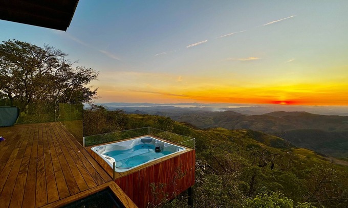 Monteverde Apartment | chameleon suite Monteverde Puntarenas, panoramic views.