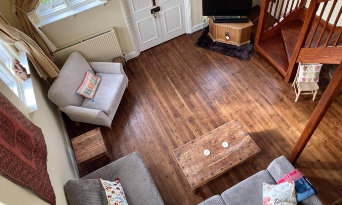 Woolage Green House | Chapel Cottage - converted Chapel in the heart of the Kent countryside