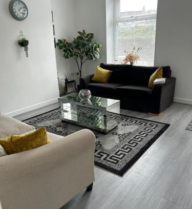 Nelson Apartment | Chapel house-M65- Hospital- parking-shops-food