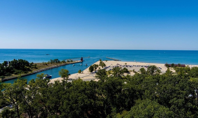 Holland House | Chapel Point | 5 BR | Near Lake Michigan