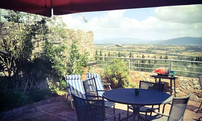 Lucignano Apartment | Characteristic apartment with terrace on the walls of Lucignano