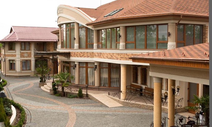 Storozhnytsya Hotel | Charda Hotel