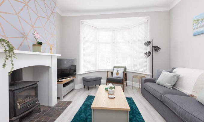 Blackpool House | Charles Alexander Short Stay - Ansdell House