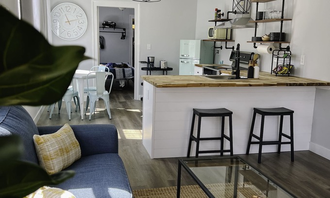 North Charleston House | Charleston Cottage - Minutes from Everything