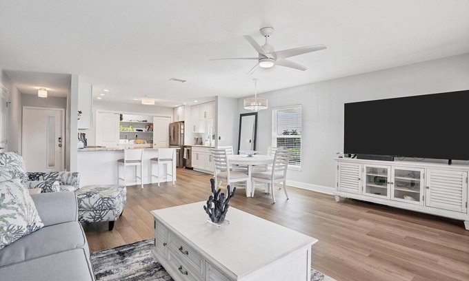 Punta Gorda House | Charlotte County Condo 5889: Tranquil Stay by the Pool