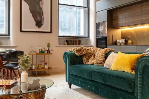 Chinatown Apartment | Charlotte House Residence by COQOON
