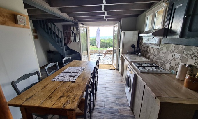 Saint-Pantaleon-de-Larche Cottage | Charming cottage in the countryside