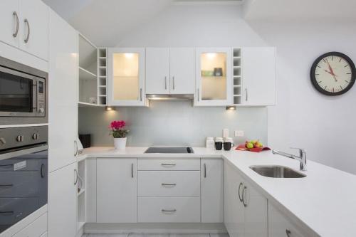 Adelaide Central Business District House | Charm on Carrington
